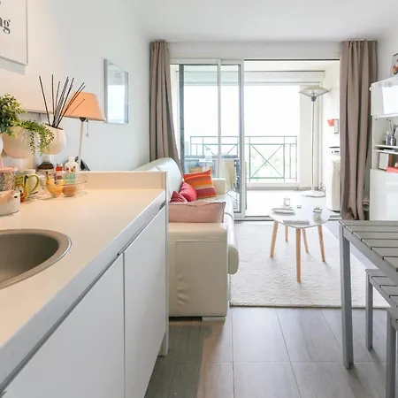 With Ac Terrace Sea View Swimming Pool Parking -benakey Apartment *