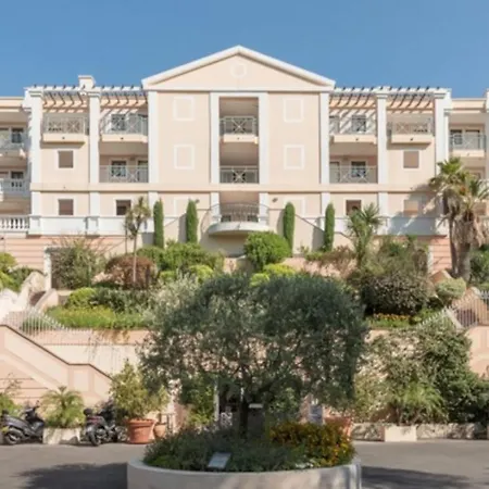 With Ac Terrace Sea View Swimming Pool Parking -benakey Apartment