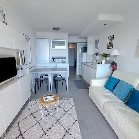 With Ac Terrace Sea View Swimming Pool Parking -benakey *